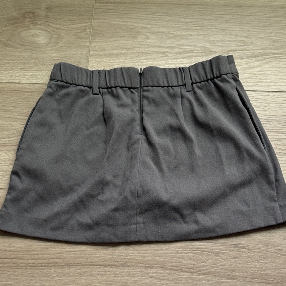 Hollister Charcoal Mid-Rise Skirt - Picture 3 of 3